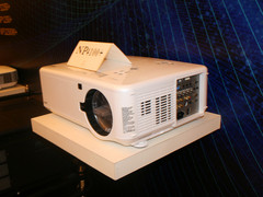 赠iPhone 4S NEC NP4100+投影不足6万